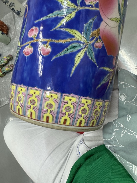 古玩陶瓷桃枝紋銅瓶真品鑒賞圖