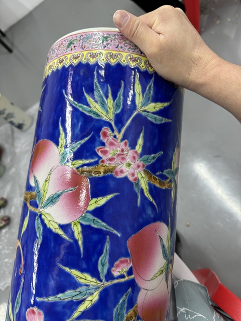 古玩陶瓷桃枝紋銅瓶真品鑒賞圖