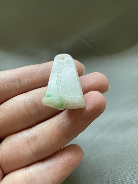 古玩玉器（一口價放漏）清代翡翠雕“瓜果墜”拍賣，當(dāng)前價格2800元