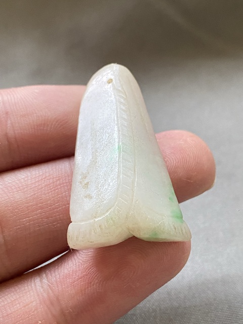 古玩玉器（一口價放漏）清代翡翠雕“瓜果墜”拍賣，當(dāng)前價格2800元