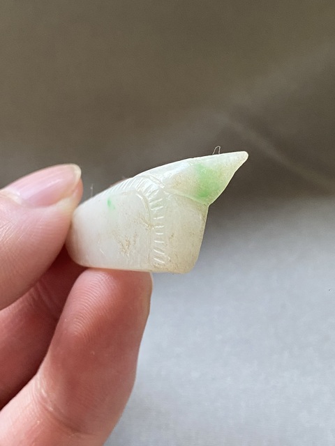 古玩玉器（一口價放漏）清代翡翠雕“瓜果墜”拍賣，當(dāng)前價格2800元