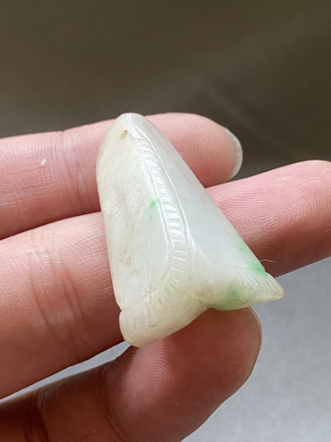 古玩玉器（一口價放漏）清代翡翠雕“瓜果墜”拍賣，當(dāng)前價格2800元