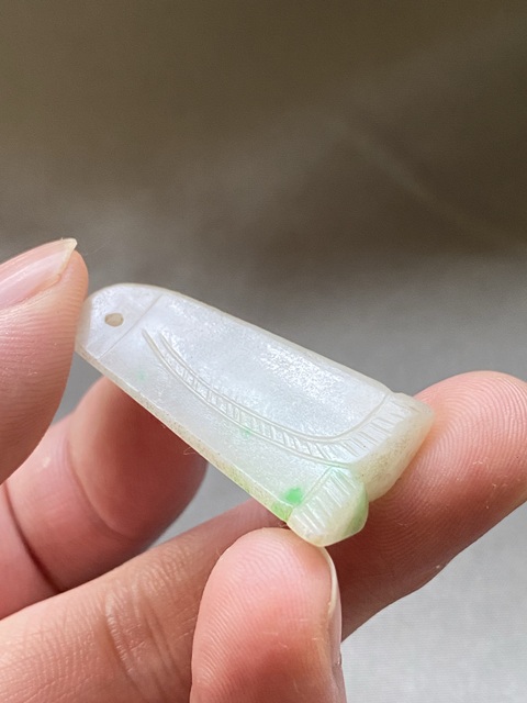 古玩玉器（一口價放漏）清代翡翠雕“瓜果墜”拍賣，當(dāng)前價格2800元