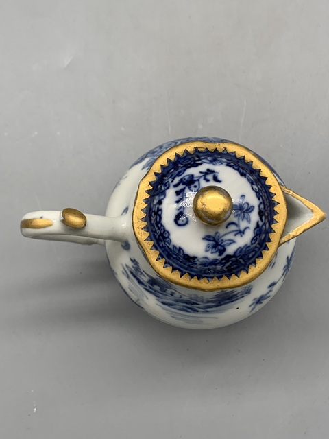 古玩陶瓷樓臺亭閣青花奶壺真品鑒賞圖