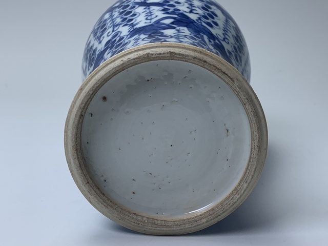 古玩陶瓷清康熙·青花松鼠葡萄紋雞腿瓶拍賣,當前價格1010元
