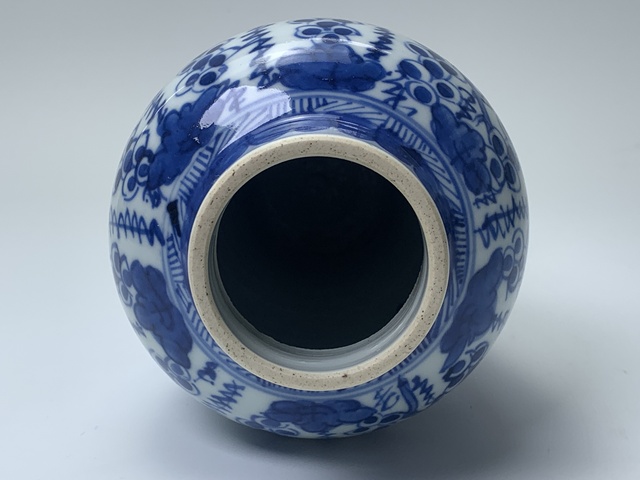 古玩陶瓷清康熙·青花松鼠葡萄紋雞腿瓶拍賣,當前價格1010元