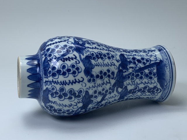 古玩陶瓷清康熙·青花松鼠葡萄紋雞腿瓶拍賣,當前價格1010元