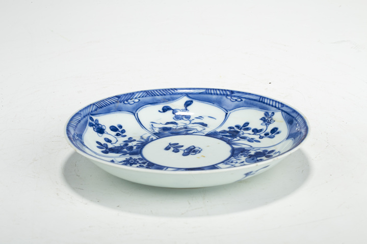 古玩陶瓷晚清·青花開窗花卉紋小盤拍賣,當前價格108元