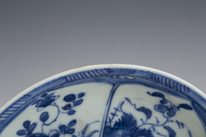 古玩陶瓷晚清·青花開窗花卉紋小盤拍賣,當前價格108元