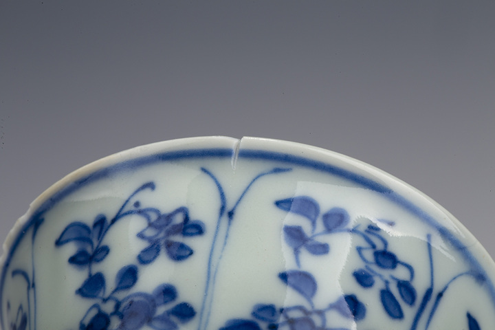 古玩陶瓷清康熙·青花開窗花卉紋杯拍賣,當前價格108元