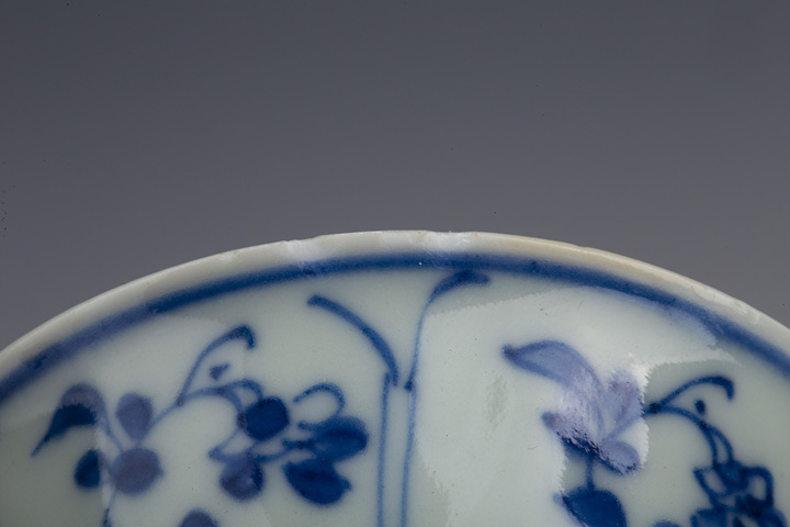 古玩陶瓷清康熙·青花開窗花卉紋杯拍賣,當前價格108元