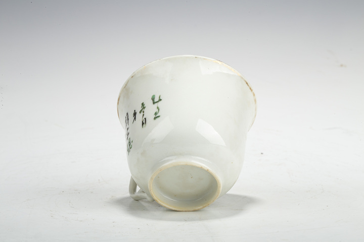 古玩陶瓷民國·淺絳彩山水紋執杯一對真品鑒賞圖