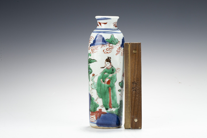 古玩陶瓷清早·青花五彩攜琴訪友人物圖筒瓶真品鑒賞圖