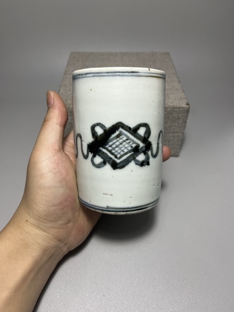 古玩陶瓷清代青花蝴蝶紋筆筒拍賣，當(dāng)前價(jià)格0元