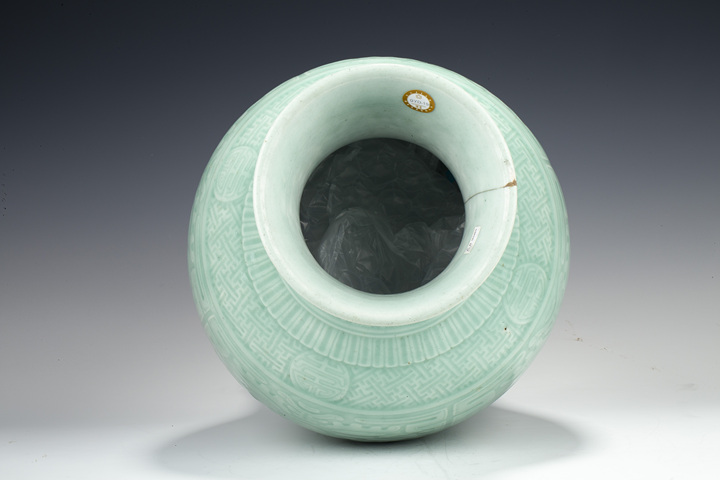 古玩陶瓷清乾隆·豆青釉暗刻團(tuán)壽饕餮紋觀音尊拍賣，當(dāng)前價(jià)格2664元