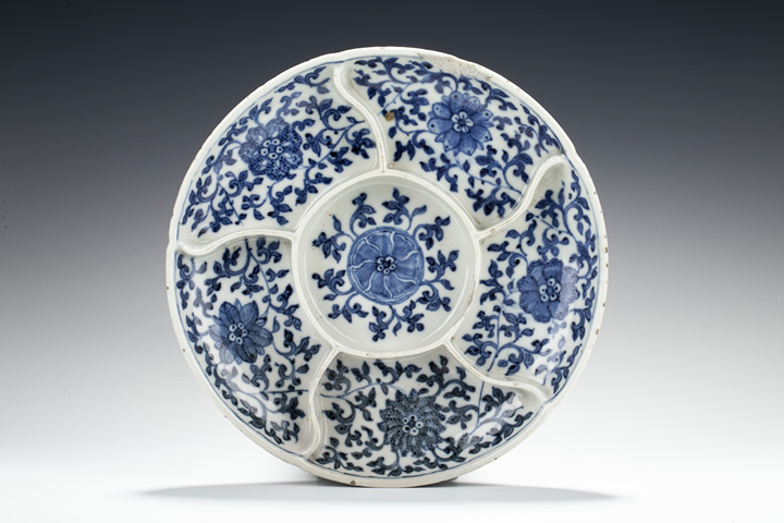 古玩陶瓷清乾隆·青花花卉紋多格盤拍賣，當(dāng)前價(jià)格4264元