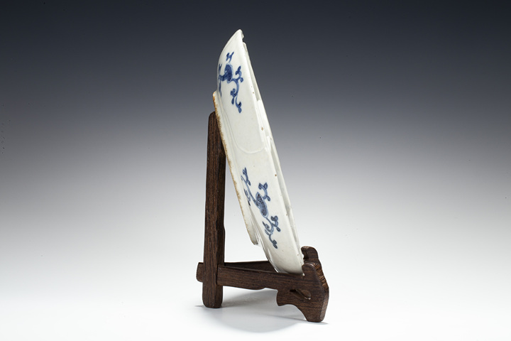 古玩陶瓷清乾隆·青花花卉紋多格盤拍賣，當(dāng)前價(jià)格4264元