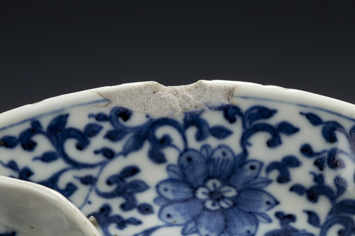 古玩陶瓷清乾隆·青花花卉紋多格盤拍賣，當(dāng)前價(jià)格4264元