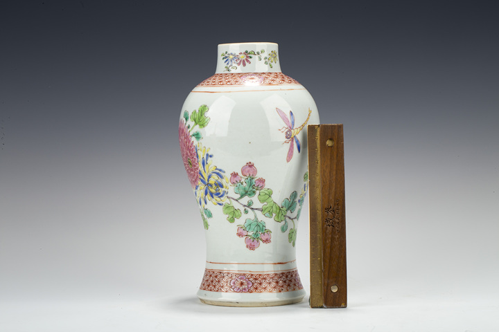 古玩陶瓷清雍正·粉彩花蟲紋瓶拍賣,當(dāng)前價格2436元