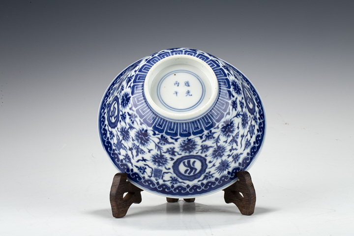 古玩陶瓷清道光·青花八吉祥“山高水長”碗（官）拍賣，當(dāng)前價格21336元