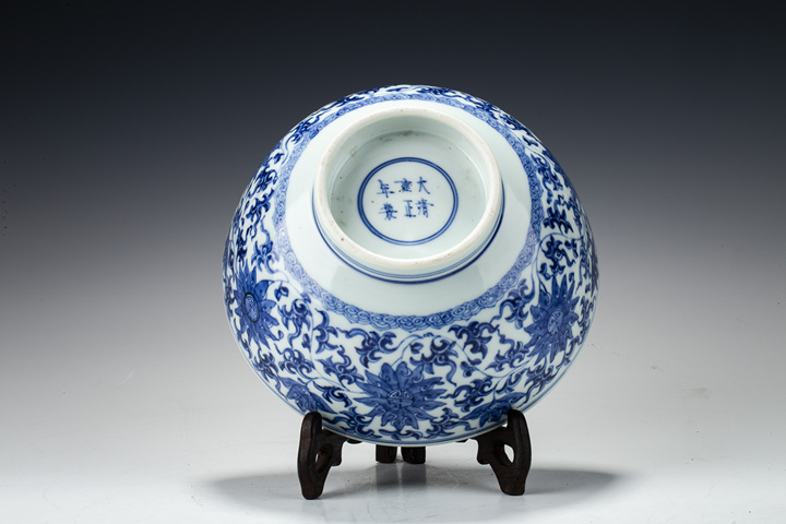 古玩陶瓷清雍正·青花纏枝蓮團壽紋大碗拍賣，當前價格40880元