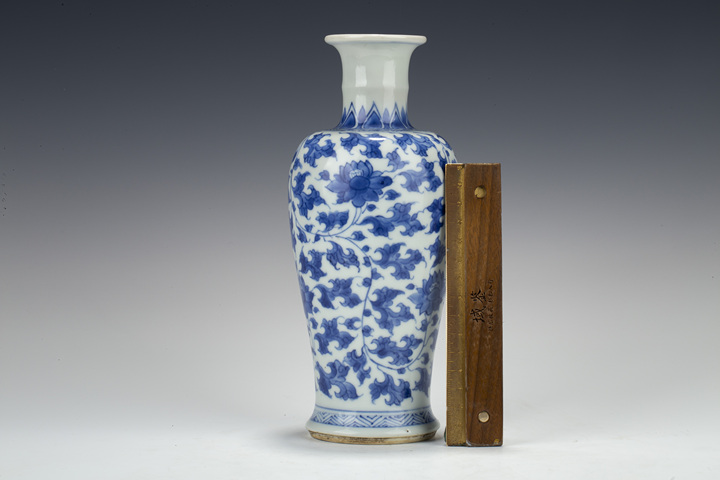 古玩陶瓷清康熙·青花纏枝蓮紋觀音瓶拍賣,當(dāng)前價格22968元