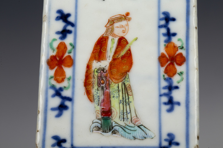古玩陶瓷清中·青花粉彩無(wú)雙譜紋四方筆筒拍賣(mài),當(dāng)前價(jià)格2516元