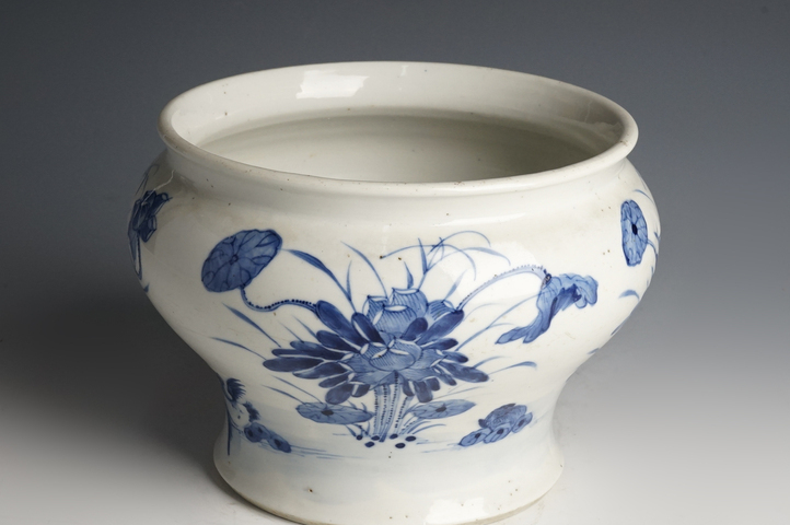 古玩陶瓷晚清·青花荷塘清趣圖馬蹄尊真品鑒賞圖