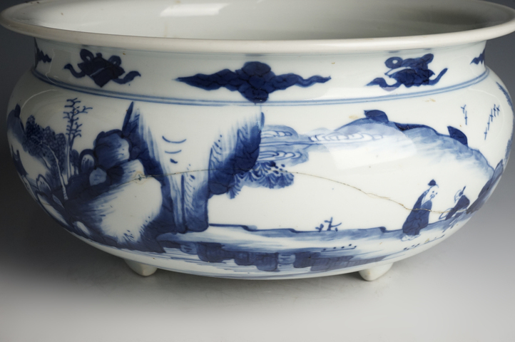 古玩陶瓷清康熙·青花山水人物紋香爐拍賣，當(dāng)前價(jià)格8000元