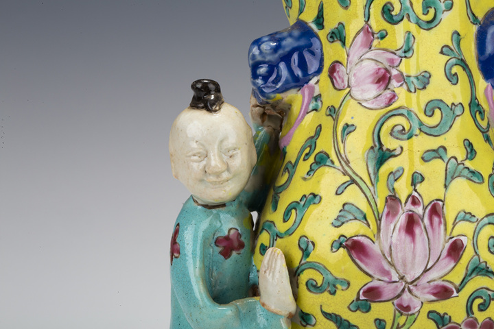 古玩陶瓷清雍乾·粉彩童子抱瓶紋壁瓶拍賣(mài),當(dāng)前價(jià)格5038元