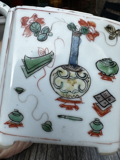 古玩陶瓷康熙五彩博古花卉四方壺拍賣，當(dāng)前價(jià)格3777元