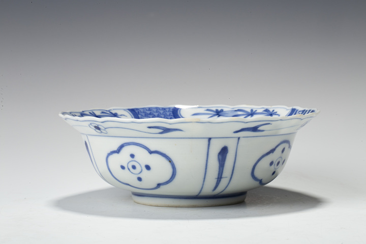 古玩陶瓷清·青花飛黃騰達紋花口碗真品鑒賞圖