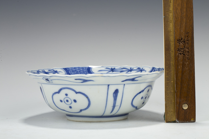 古玩陶瓷清·青花飛黃騰達紋花口碗真品鑒賞圖