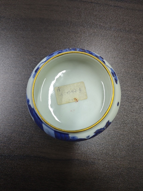 古玩陶瓷白玉齋款青花加彩描金人物紋水盂真品鑒賞圖