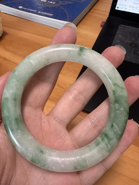 古玩陶瓷翡翠手鐲真品鑒賞圖