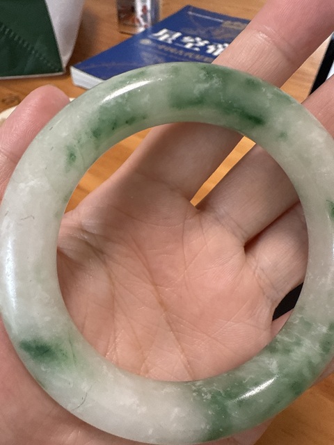 古玩陶瓷翡翠手鐲真品鑒賞圖