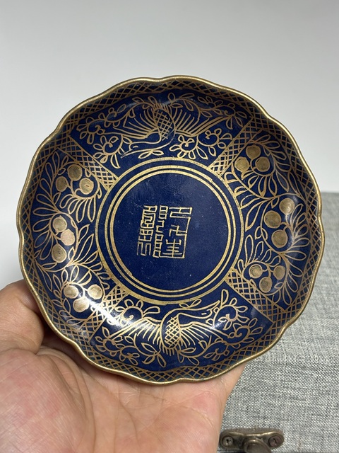 古玩陶瓷祭藍(lán)釉描金盤真品鑒賞圖