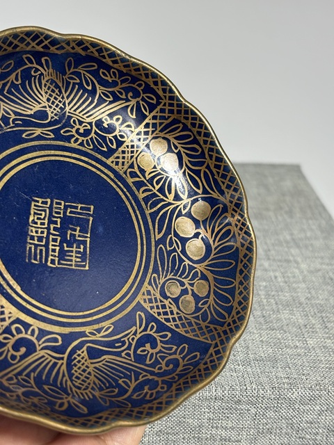 古玩陶瓷祭藍(lán)釉描金盤真品鑒賞圖