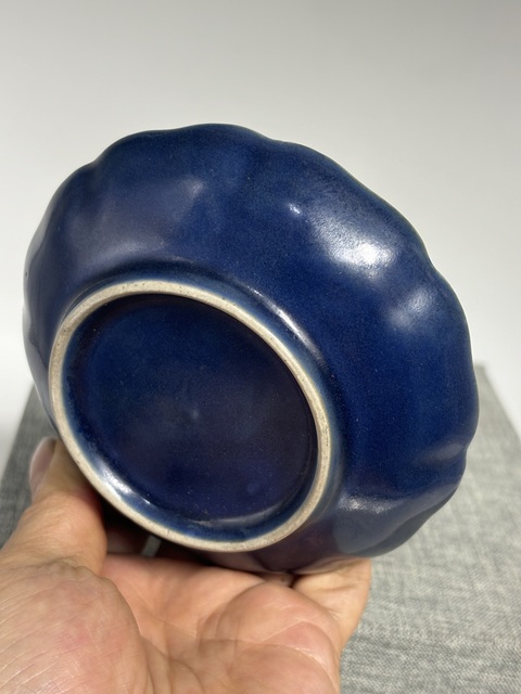 古玩陶瓷祭藍(lán)釉描金盤真品鑒賞圖