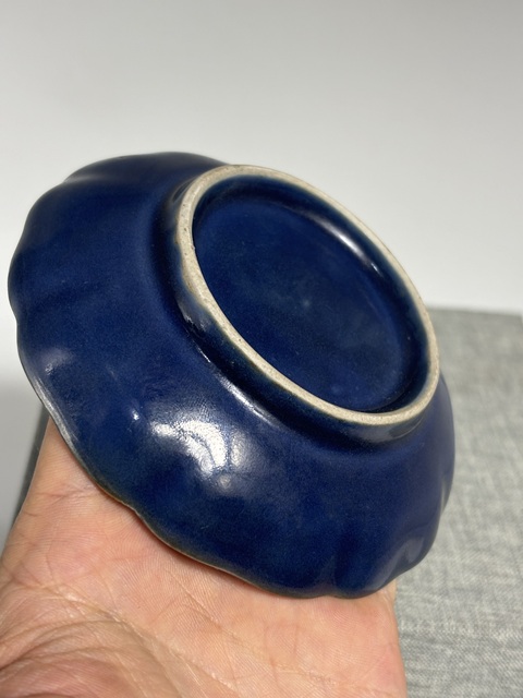 古玩陶瓷祭藍(lán)釉描金盤真品鑒賞圖
