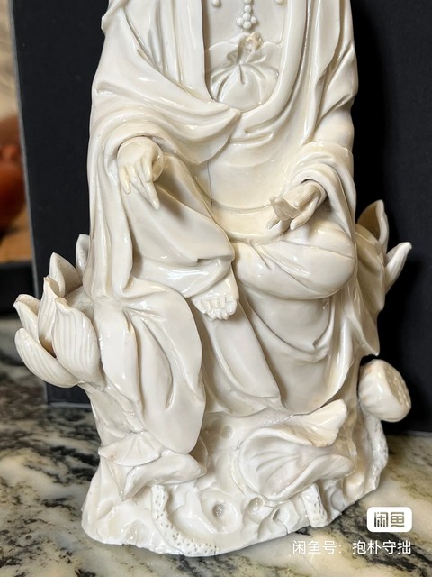 古玩陶瓷德化窯觀音塑像真品鑒賞圖