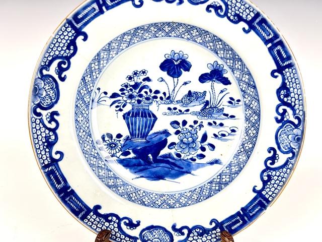 古玩陶瓷清康熙 · 荷塘鴛鴦青花盤(pán)拍賣(mài),當(dāng)前價(jià)格0元