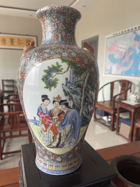 古玩陶瓷1950年代 新粉彩雙福耳尊拍賣，當前價格50000元