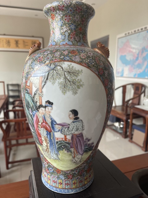 古玩陶瓷1950年代 新粉彩雙福耳尊拍賣，當前價格50000元