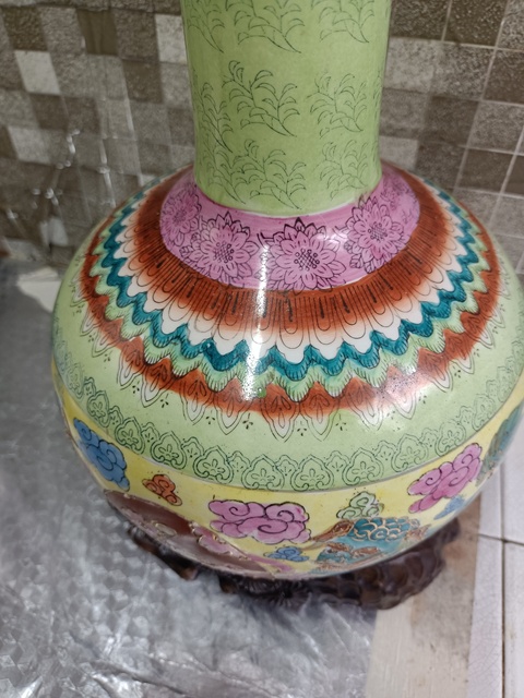 古玩陶瓷彩繪獅紋天球瓶拍賣，當前價格880元