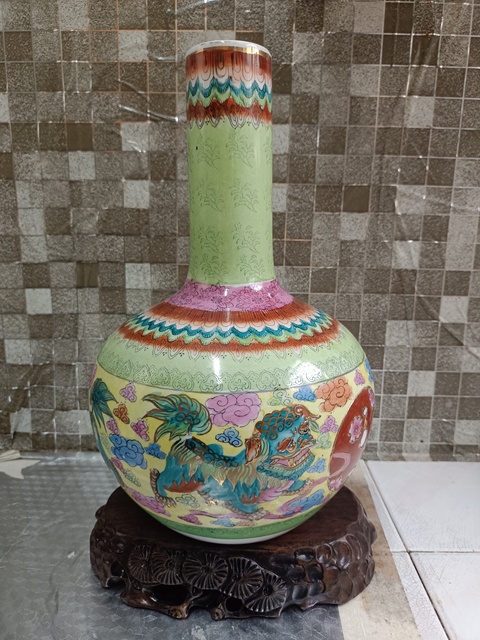 古玩陶瓷彩繪獅紋天球瓶拍賣，當前價格880元