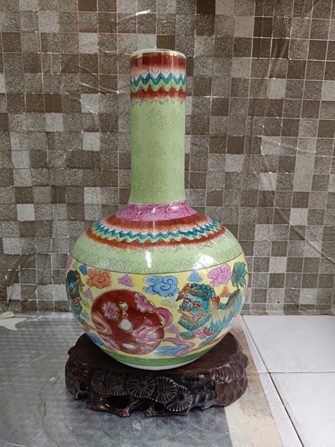 古玩陶瓷彩繪獅紋天球瓶拍賣，當前價格880元