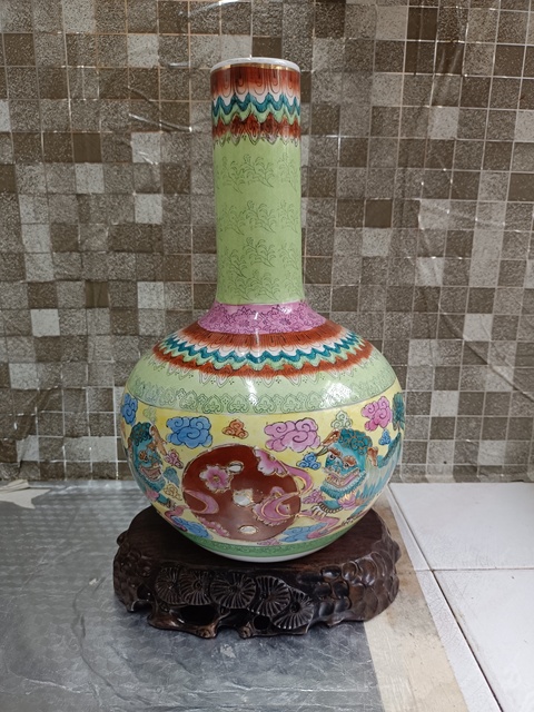 古玩陶瓷彩繪獅紋天球瓶拍賣，當前價格880元