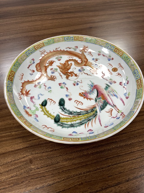 古玩陶瓷粉彩龍鳳紋盤真品鑒賞圖