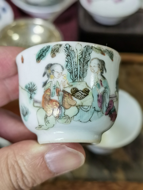 古玩陶瓷仕女紋粉彩杯真品鑒賞圖